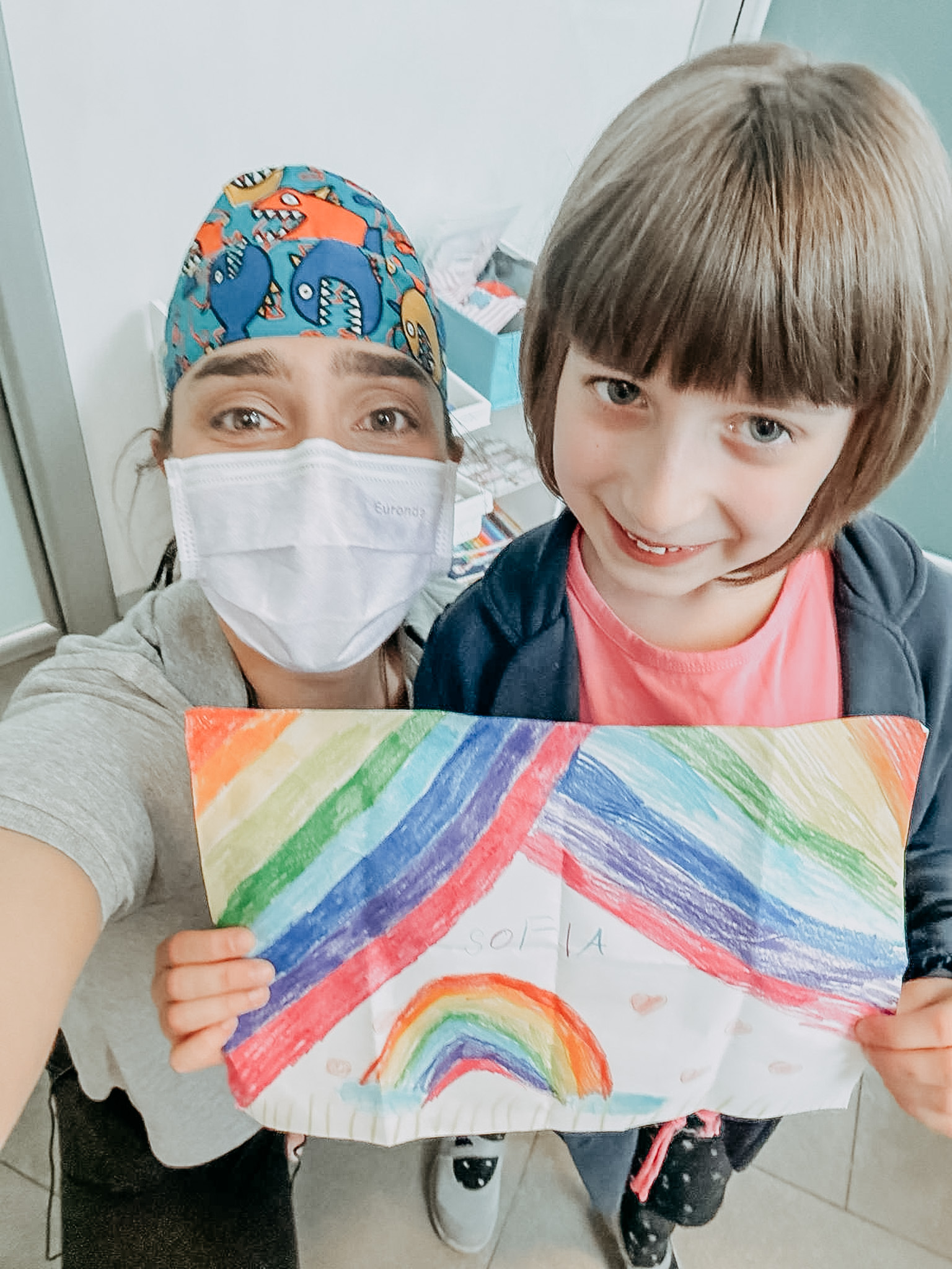 Bambino che saluta il dentista